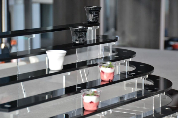 Ekspozytor Trybuna czarny