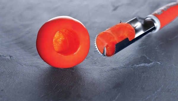 Wydrążacz do warzyw i owoców czerwony - DE BUYER