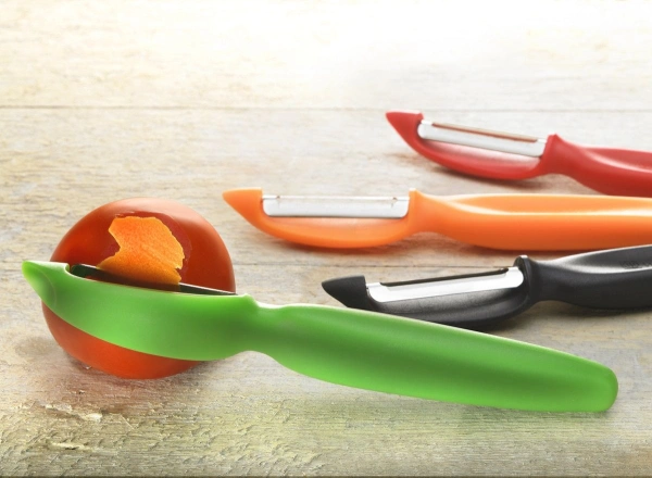 Obieraczka do warzyw czarna COLOUR - WÜSTHOF