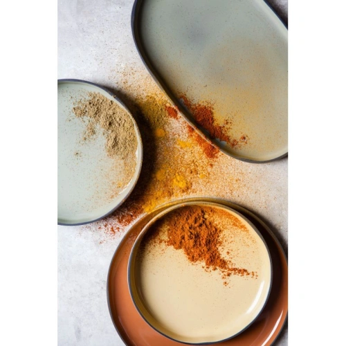 Talerz gourmet 23 cm kardamon CARACTERE - REVOL Talerz gourmet 23 cm kardamon CARACTERE - REVOL