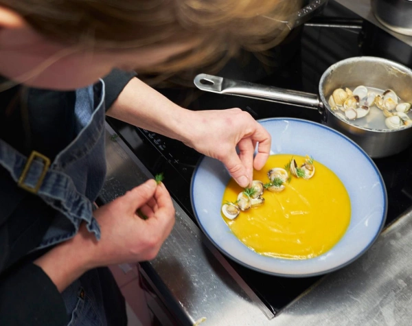 Talerz głęboki 24 cm niebieski EQUINOXE - REVOL Talerz głęboki 24 cm niebieski EQUINOXE - REVOL