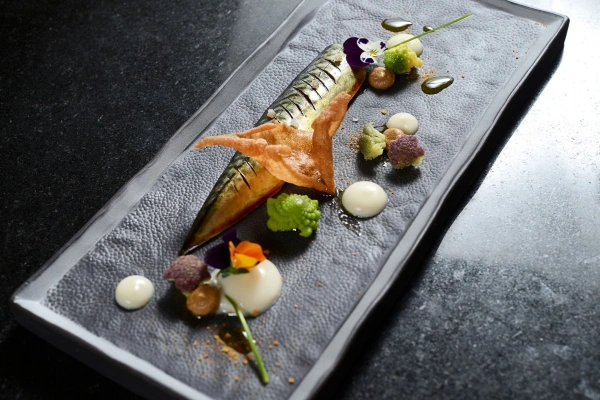 Talerz Black Moon 30x14 cm SOLSTICE ? REVOL Talerz Black Moon 30x14 cm SOLSTICE ? REVOL