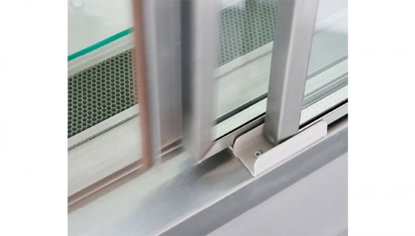 Witryna cukiernicza chłodnicza, gięta szyba | IGLOO KAMELEO