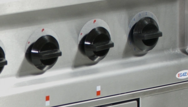 Trzon gastronomiczny czteropalnikowy gazowy z piekarnikiem gazowym