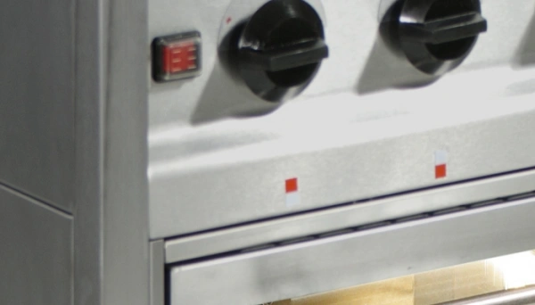 Trzon gastronomiczny czteropalnikowy gazowy z piekarnikiem gazowym