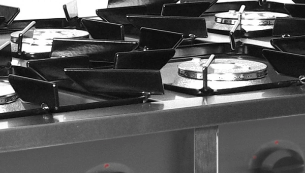 Trzon gastronomiczny ośmiopalnikowy gazowy z piekarnikami elektrycznymi