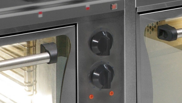 Trzon gastronomiczny ośmiopalnikowy gazowy z piekarnikami elektrycznymi