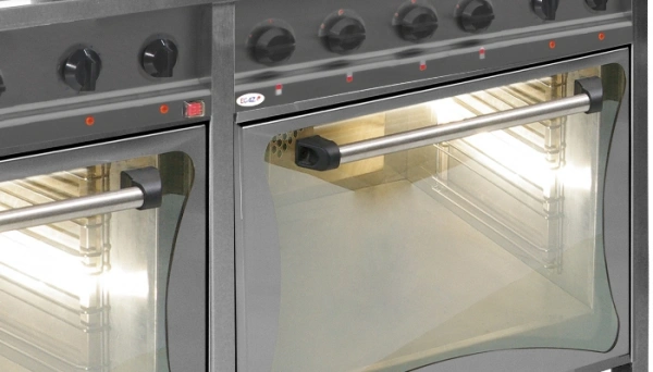 Trzon 8-palnikowy na gaz z dwoma piekarnikami elektrycznymi