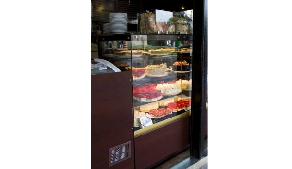 Chłodząca witryna cukiernicza, szklana z prostą szybą | COLD MALAGA C PN-w