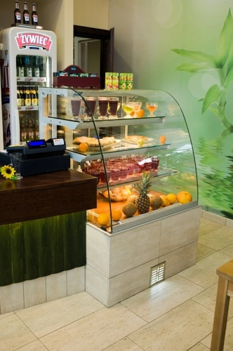 Witryna chłodnicza cukiernicza z giętą szybą, głębokość 930 mm, oświetlenie LED | COLD CARMELLO C Gn Witryna chłodnicza cukiernicza z giętą szybą, głębokość 930 mm, oświetlenie LED | COLD CARMELLO C Gn