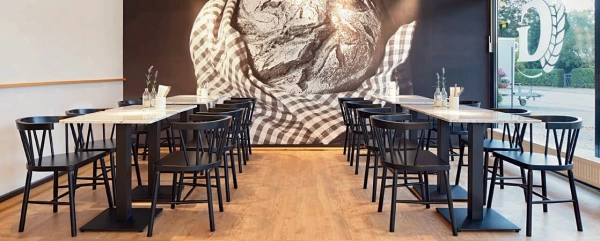 Krzesło drewniane z półokrągłym oparciem czarne | Go In Bistro Largo Krzesło drewniane z półokrągłym oparciem czarne | Go In Bistro Largo